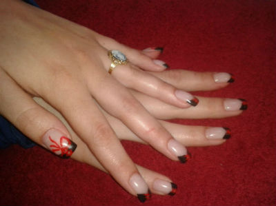 ongle noeud rouge et noir