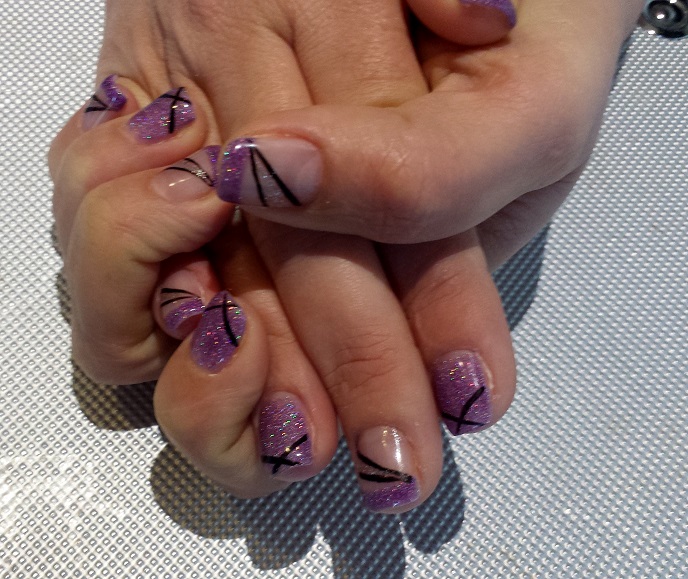 pose d`ongle en gel violet