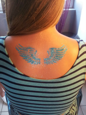 tatoo éphémère ailes d`ange paillette sur st clair de la tour